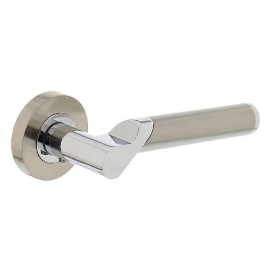 Afbeeldingen van INTERSTEEL Gatdeel links Casper op rond rozet 7mm nokken chroom/nikkel mat 1701