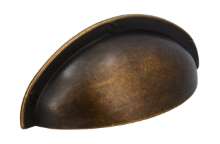 Afbeeldingen van Siro Schelpgreep metaal - boorafstand 64mm/L 85mm/H 27mm/B 31mm - antiek messing 