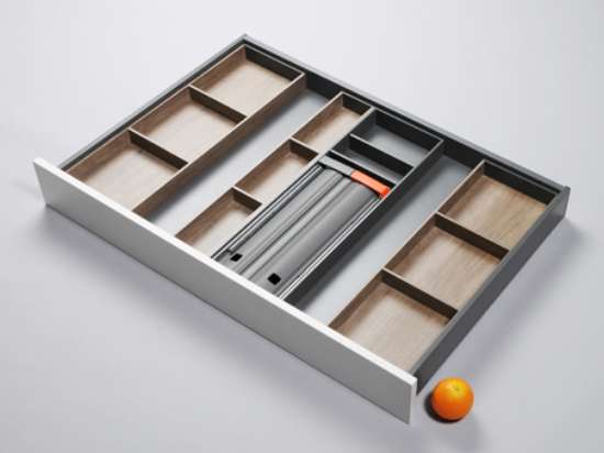 Afbeeldingen van Blum Bestekindeling met foliehouder Legrabox - corpusbreedte 1000mm en groter diepte 650mm - houtdecor bardolino eik/zijdewit OL.BH6510B5IND
