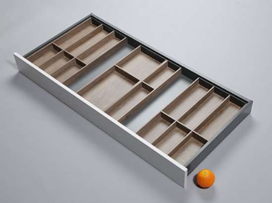 Afbeeldingen van Blum Bestekindeling Legrabox - corpusbreedte 1200 en groter diepte 550mm - houtdecor bardolino eik/zijdewit OL.BH5512B1IND
