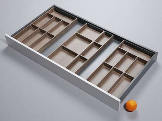 Afbeeldingen van Blum Bestekindeling Legrabox - corpusbreedte 1200 en groter diepte 600mm - houtdecor bardolino eik/zijdewit OL.BH6012B1IND