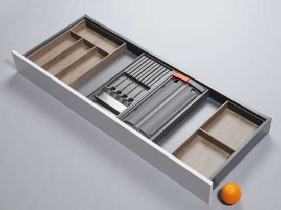 Afbeeldingen van Blum Bestekindeling met messen en foliehouder Legrabox - corpusbreedte 1200 en groter diepte 450mm - houtdecor bardolino eik/zijdewit OL.BH4512B7IND