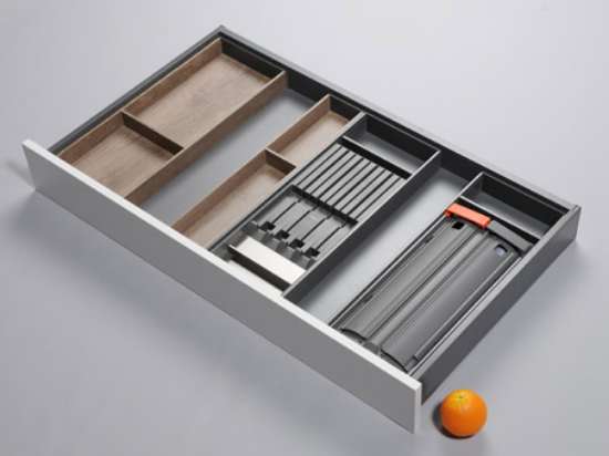 Afbeeldingen van Blum Bestekindeling met messen en foliehouder Legrabox - corpusbreedte 1000mm en groter diepte 550mm - houtdecor bardolino eik/zijdewit OL.BH5510B7IND