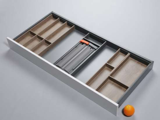 Afbeeldingen van Blum Bestekindeling met foliehouder Legrabox - corpusbreedte 1200 en groter diepte 550mm - houtdecor Bardolino Eik/zijdewit OL.BH5512B5IND