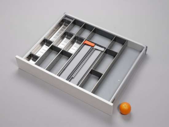 Afbeeldingen van Blum Bestekindeling met foliehouder Orga-Line - corpusbreedte 800 en groter ladediepte 600 - inox/RVS OL.BO608010BESTEKLADE